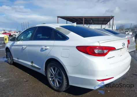 2015 Hyundai Sonata Eco z USA, uszkodzony, nr VIN 5NPE24AA2FH159385